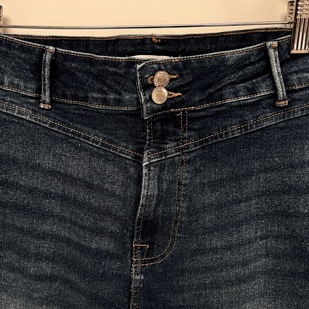 Forever 21 - Picture 3 of 4